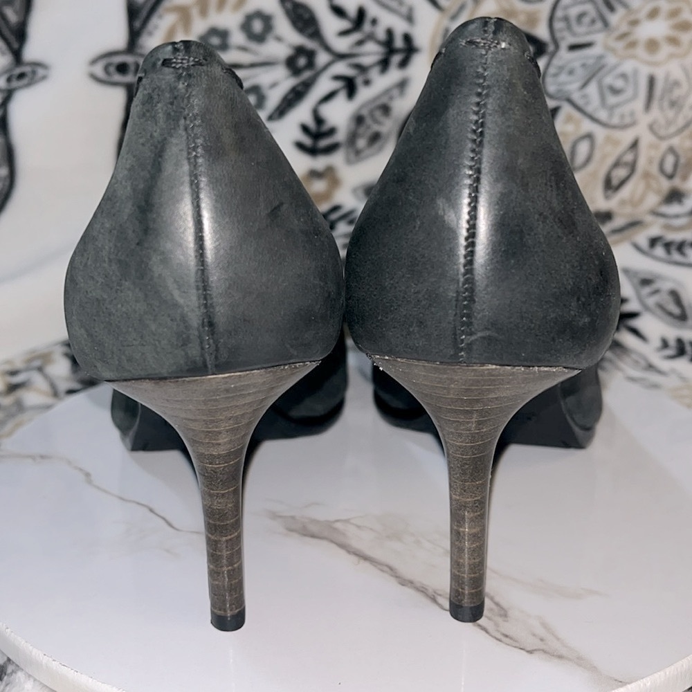 Coach Dinah Black Gray Leather Pumps Heels Buckle WhipStitch Women’s Size 8 B - Picture 7 of 14